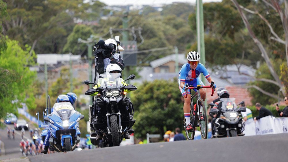 Osmnáctiletá Kvasničková skončila třetí na Tour de Feminin